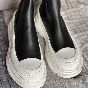 Mens Alexander McQueen tread slick Chelsea boots *WORN ONCE*